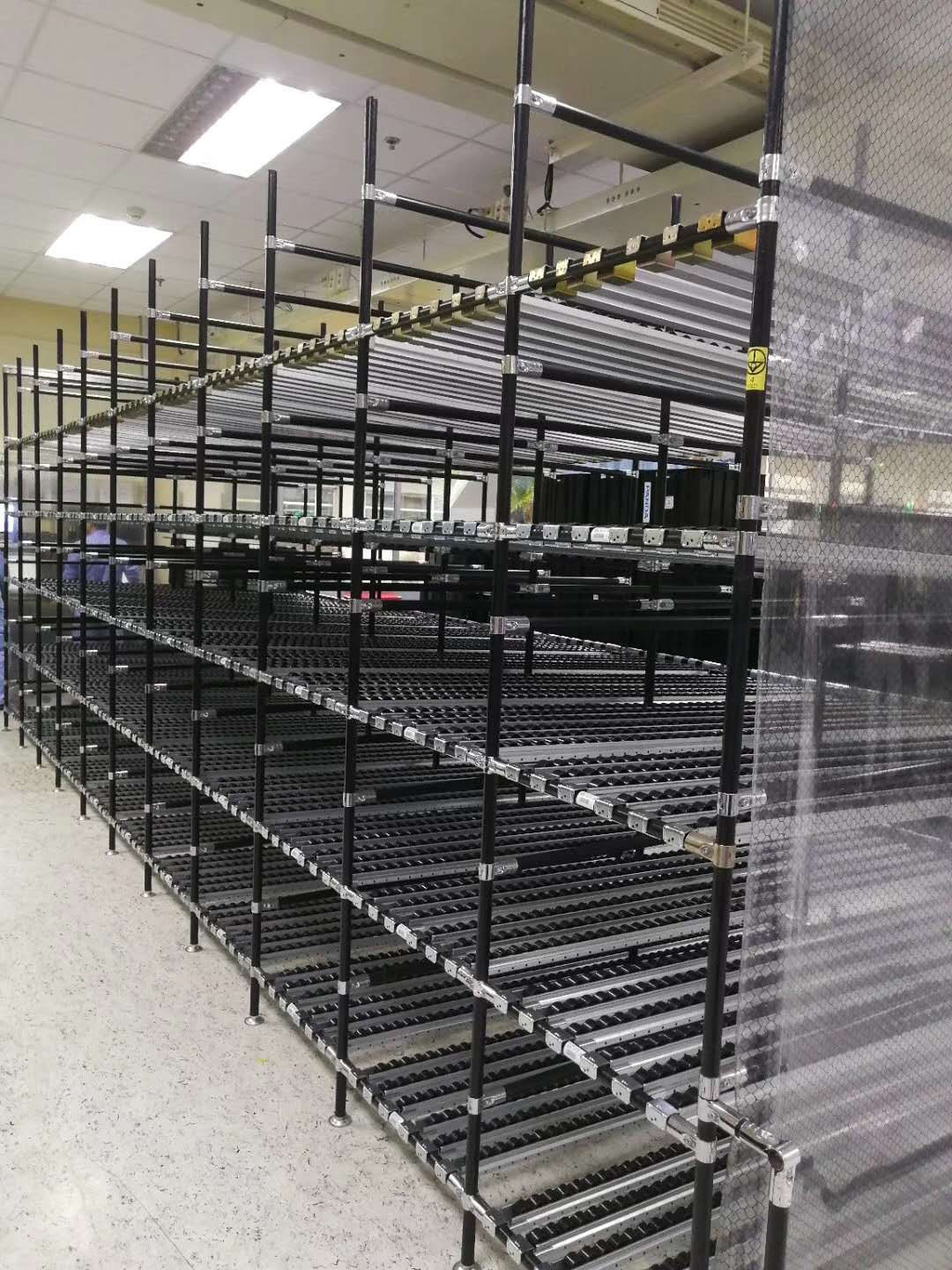 Is it really better for storage shelves to have a larger load-bearing capacity?(图1)